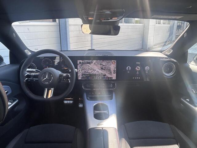 Mercedes-Benz CLA-KLASSE 200 Business Solution AMG | Premium Pakket | Superscreen | Winterpakket | Nightpakket |Dodehoekassistent | Adaptieve cruisecontrol | Smartphone integratiepakket | Massage functie
