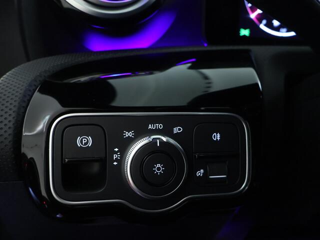 Mercedes-Benz CLA-KLASSE 250 e AMG Nightpakket | Dode Hoek Ass | Keyless Go | CarPlay | Sfeerverlichting | Stoelverwarming | Inclusief 24 maanden Mercedes-Benz Certified garantie voor Europa.