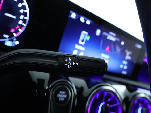 Mercedes-Benz CLA-KLASSE 250 e AMG Nightpakket | Dode Hoek Ass | Keyless Go | CarPlay | Sfeerverlichting | Stoelverwarming | Inclusief 24 maanden Mercedes-Benz Certified garantie voor Europa.