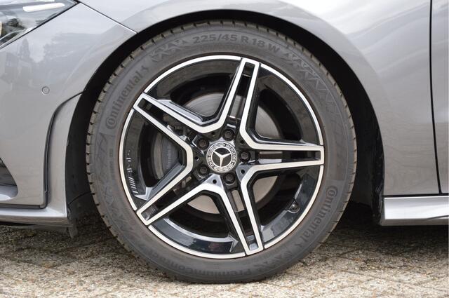 Mercedes-Benz CLA-KLASSE 180 AMG-LINE | PANORAMADAK | SFEERVERLICHTING | KEYLESS-GO | CAMERA | KEYLESS-GO | NIGHT-PAKKET | ENZ