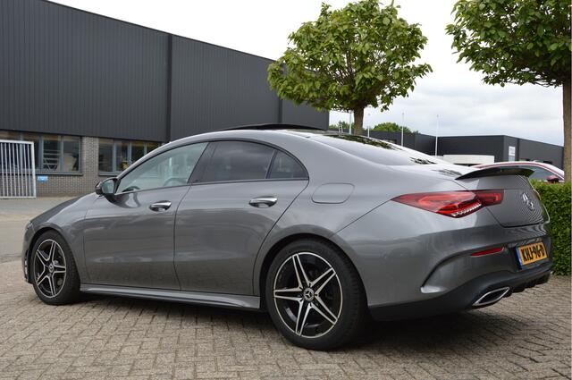 Mercedes-Benz CLA-KLASSE 180 AMG-LINE | PANORAMADAK | SFEERVERLICHTING | KEYLESS-GO | CAMERA | KEYLESS-GO | NIGHT-PAKKET | ENZ