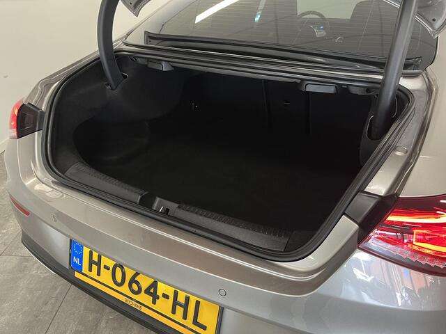 Mercedes-Benz CLA-KLASSE 180 Business Solution AMG | Pano | Stoelverwarming | Camera |