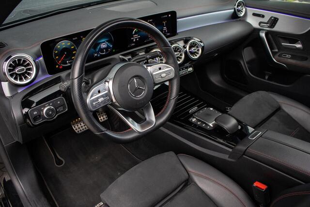 Mercedes-Benz CLA-KLASSE 200 AMG Pano Memory Camera Sfeer