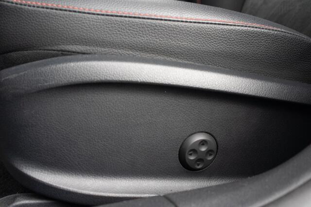 Mercedes-Benz CLA-KLASSE 200 AMG Pano Memory Camera Sfeer