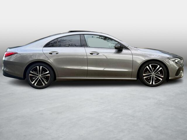 Mercedes-Benz CLA-KLASSE 180 | Panoramadak | Nightpakket | Keyless Entry