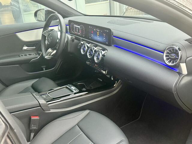 Mercedes-Benz CLA-KLASSE 180 | Panoramadak | Nightpakket | Keyless Entry