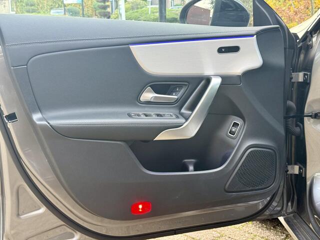 Mercedes-Benz CLA-KLASSE 180 | Panoramadak | Nightpakket | Keyless Entry