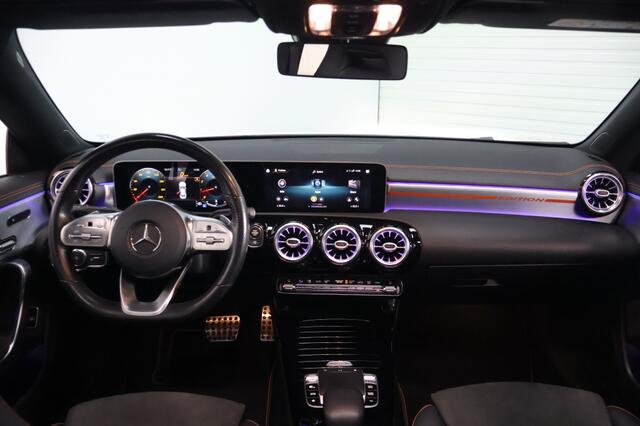 Mercedes-Benz CLA-KLASSE 180 AMG Edition 1 | Panorama | Sfeerverlichting | Stoelverwarmin