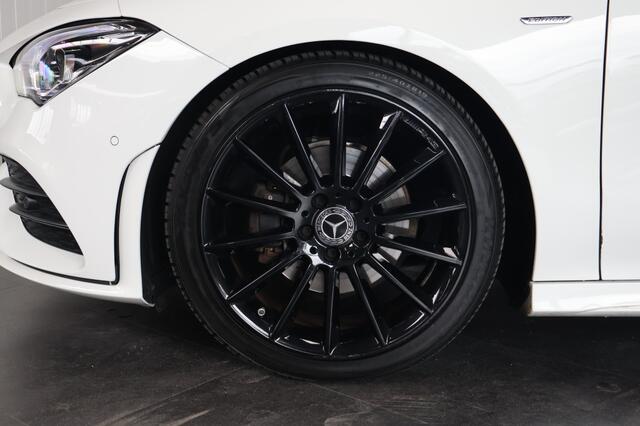 Mercedes-Benz CLA-KLASSE 180 AMG Edition 1 | Panorama | Sfeerverlichting | Stoelverwarmin