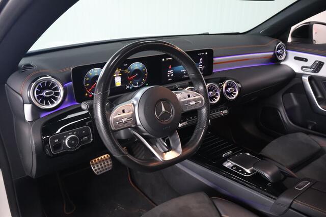 Mercedes-Benz CLA-KLASSE 180 AMG Edition 1 | Panorama | Sfeerverlichting | Stoelverwarmin