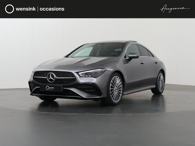 Mercedes-Benz CLA-KLASSE Coupé 180 Business Solution AMG | Elek. Trekhaak | Premium Plus | Winterpakket | Techniekpakket | Burmester | Panoramadak | HUD | Stoelverwarming | 360° Camera |