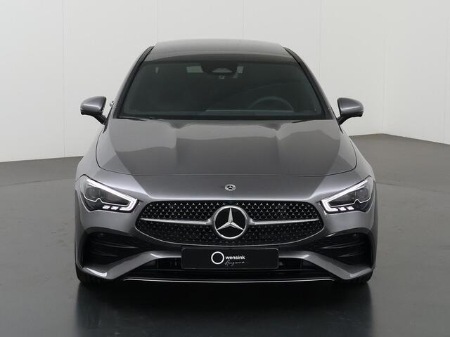 Mercedes-Benz CLA-KLASSE Coupé 180 Business Solution AMG | Elek. Trekhaak | Premium Plus | Winterpakket | Techniekpakket | Burmester | Panoramadak | HUD | Stoelverwarming | 360° Camera |