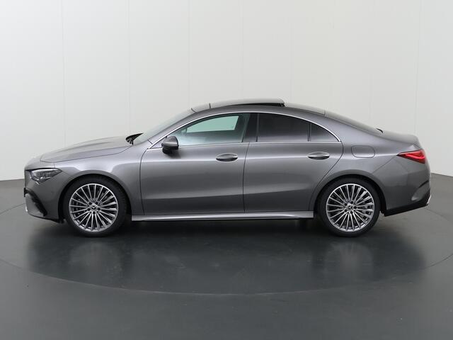 Mercedes-Benz CLA-KLASSE Coupé 180 Business Solution AMG | Elek. Trekhaak | Premium Plus | Winterpakket | Techniekpakket | Burmester | Panoramadak | HUD | Stoelverwarming | 360° Camera |