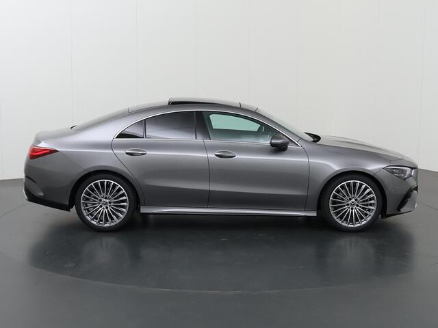 Mercedes-Benz CLA-KLASSE Coupé 180 Business Solution AMG | Elek. Trekhaak | Premium Plus | Winterpakket | Techniekpakket | Burmester | Panoramadak | HUD | Stoelverwarming | 360° Camera |