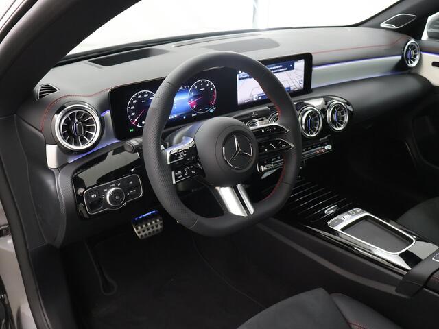Mercedes-Benz CLA-KLASSE Coupé 180 Business Solution AMG | Elek. Trekhaak | Premium Plus | Winterpakket | Techniekpakket | Burmester | Panoramadak | HUD | Stoelverwarming | 360° Camera |