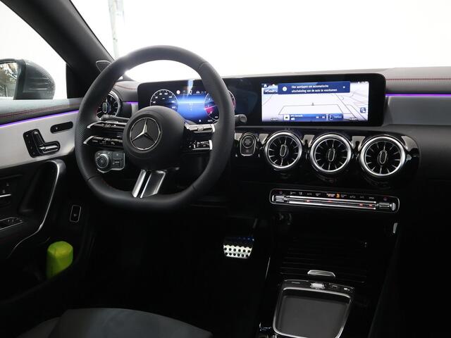 Mercedes-Benz CLA-KLASSE Coupé 180 Business Solution AMG | Elek. Trekhaak | Premium Plus | Winterpakket | Techniekpakket | Burmester | Panoramadak | HUD | Stoelverwarming | 360° Camera |