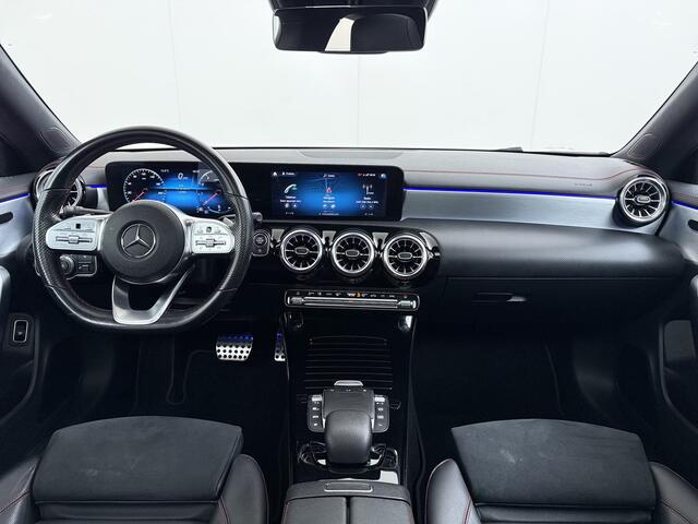 Mercedes-Benz CLA-KLASSE 180 Automaat AMG Business Solution Panoramadak Camera Widescreen cockpit Apple Carplay Android Auto Navi Pdc Cruise Control Stoelverwarming Privacy Glas Lmv Led DAB Licht en zichtpakket Premium pakket Dealeronderhouden 1e Eigenaar Origineel Nederlandse Au