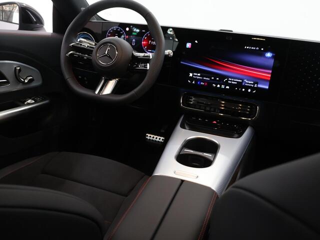 Mercedes-Benz CLA-KLASSE 180 Business Solution AMG | Night | Panoramadak | Memory | Trekhaak | Sfeerverlichting | Stoelverwarming |