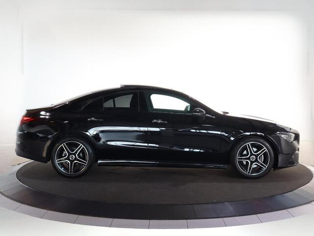Mercedes-Benz CLA-KLASSE 180 Star Edition AMG Line | Panoramadak | Night | Distronic | Night | Dodehoekassistent |