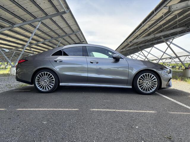 Mercedes-Benz CLA-KLASSE 180 Business Solution AMG | Panoramadak | Burmester | Trekhaak | Rijassistentiepakket | Winter pakket | 360 camera |