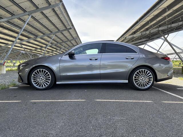Mercedes-Benz CLA-KLASSE 180 Business Solution AMG | Panoramadak | Burmester | Trekhaak | Rijassistentiepakket | Winter pakket | 360 camera |