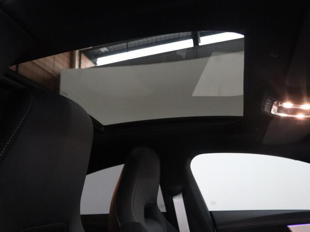 Mercedes-Benz CLA-KLASSE 180 Business Solution AMG | Panoramaschuifdak | AMG Line Plus | Head-up display | Nightpakket | 360° camera | Dodehoekassistent |