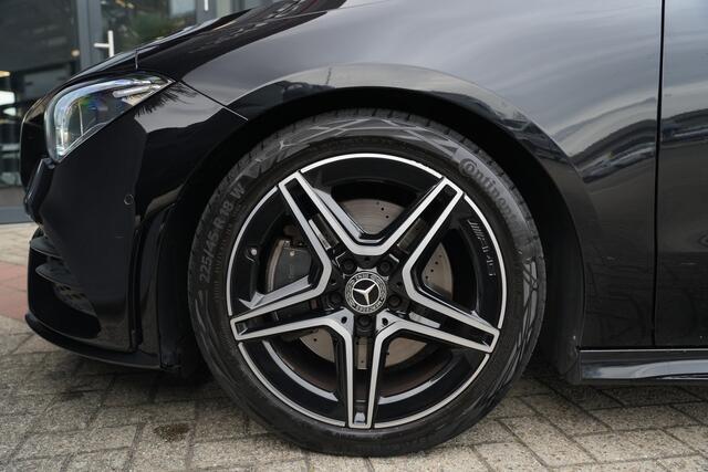Mercedes-Benz CLA-KLASSE 200 Business Solution AMG 164pk Panoramdak/Stoelverwarming/Camera