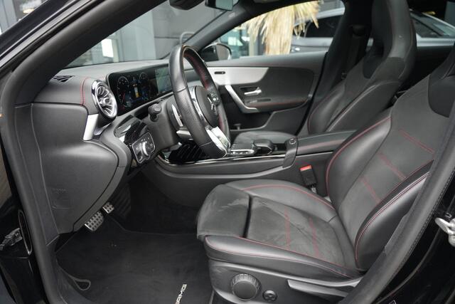 Mercedes-Benz CLA-KLASSE 200 Business Solution AMG 164pk Panoramdak/Stoelverwarming/Camera