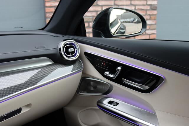 Mercedes-Benz CLE Coupé 200 AMG Line | Distronic | Memory | Burmester | Panoramadak | HUD | Digital Light | Verwarmd Stuurwiel | Surround Camera | Keyless Go | Nightpakket |