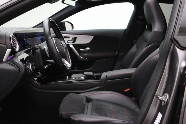 Mercedes-Benz Cla Shooting Brake 250 e Premium Plus AMG Panoramadak, ACC, Camera, Sfeerverlichting, Trekhaak, Widescreen, 18"