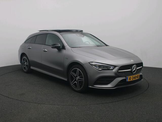 Mercedes-Benz Cla Shooting Brake 250 e Business Solution AMG Limited AMG Line | Night Pakket | Panorama Schuif-Kanteldak | Trekhaak | Sfeerverlichting | Stoelverwarming. Inclusief 24 maanden Mercedes-Benz Certified garantie voor Europa.