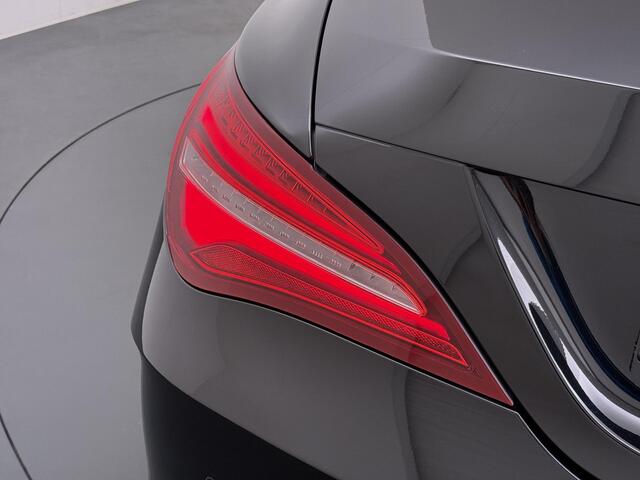 Mercedes-Benz Cla Shooting Brake 180 AMG Line | Camera | Navigatie | Stoelverwarming |