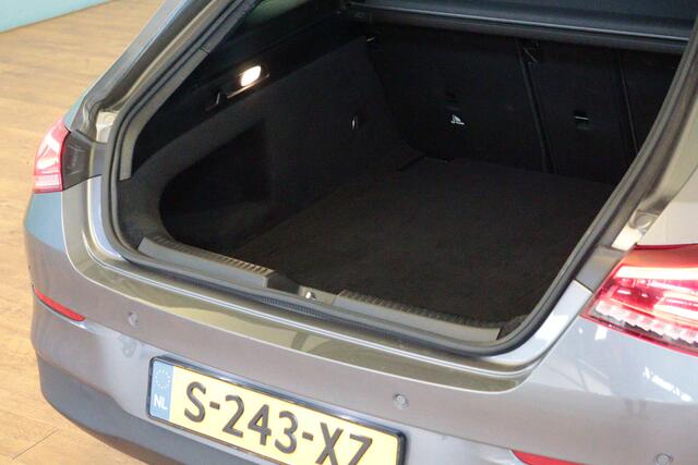 Mercedes-Benz Cla Shooting Brake 180 Business Line | NAVI | CAMERA + PDC | STOELVERW | WIDE-SCREEN | ELEKTR KLEP |