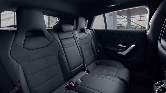 Mercedes-Benz Cla Shooting Brake 180 Business Solution AMG | Panoramadak | Trekhaak | Memory | Stoelverwarming | Sfeerverlichting |