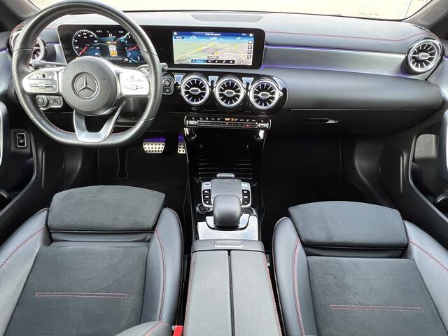 Mercedes-Benz Cla Shooting Brake 220 Automaat 190 pk AMG Line Navigatie Trekhaak Carplay Widescreen Sportstoelen Camera Sfeerverlichting Sportstuur Extra Getint Glas NL Auto