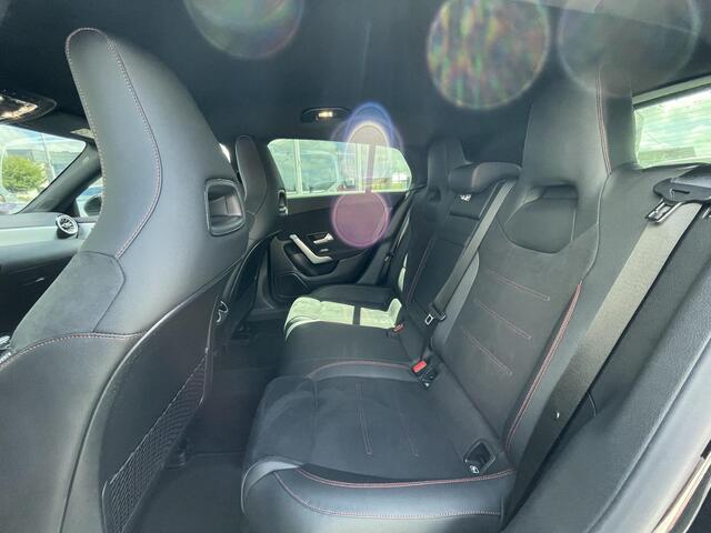 Mercedes-Benz Cla Shooting Brake 180 | AMG | Keyless | Sfeerverlichting