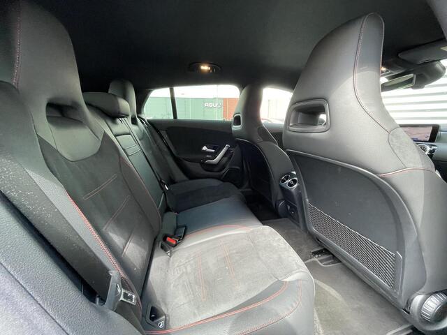 Mercedes-Benz Cla Shooting Brake 180 | AMG | Keyless | Sfeerverlichting