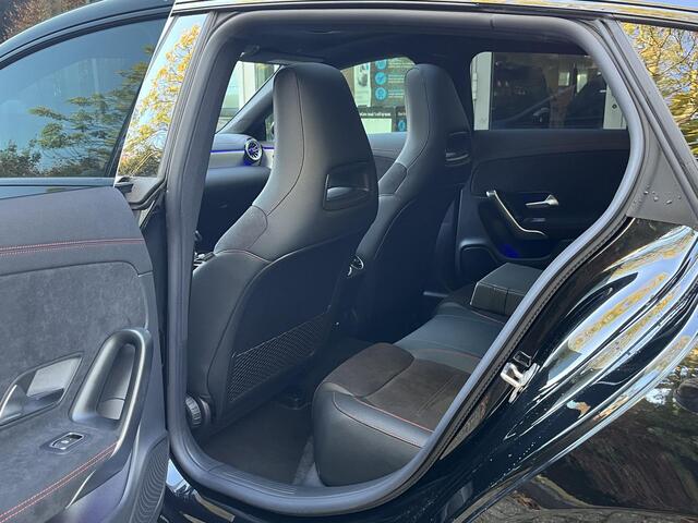 Mercedes-Benz Cla Shooting Brake 180 Star Edition AMG | Night Pakket | Panoramadak | MULTIBEAM LED Koplampen | Dodehoekassistent | Apple CarPlay | Android Auto | Stoelverwarming | Sfeerverlichting | Elektrische Achterklep | Achteruitrijcamera