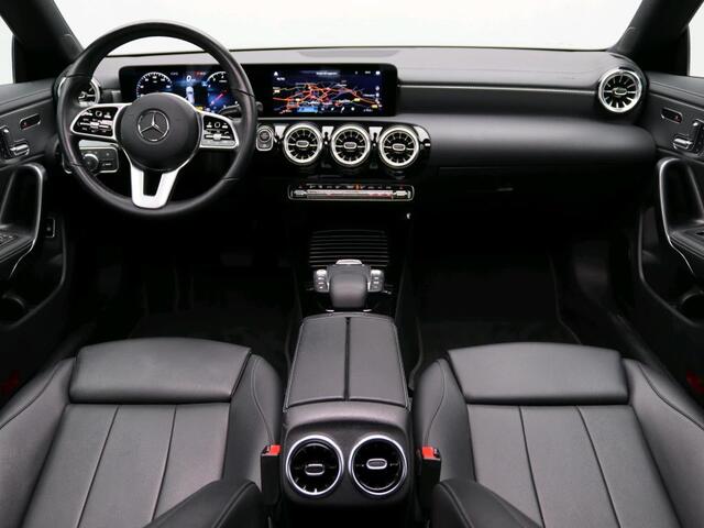 Mercedes-Benz Cla Shooting Brake 180 Business Solution Luxury Panorama Schuif-Kanteldak | Memory voorstoelen | Sfeerverlichting | Ledkoplampen. Inclusief 24 maanden MB Certified garantie voor Europa.