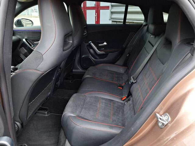 Mercedes-Benz Cla Shooting Brake 180 AMG Line | Night pakket | Achteruitrijcamera | Sfeerverlichting | Stoelverwarming | Dodehoekassistentie | Multibeam LED | Keyless-GO | Elektrische achterklep