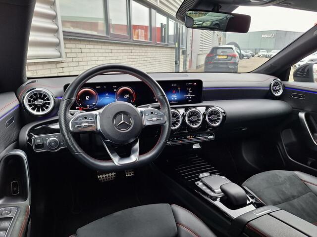 Mercedes-Benz Cla Shooting Brake 180 AMG Line | Night pakket | Achteruitrijcamera | Sfeerverlichting | Stoelverwarming | Dodehoekassistentie | Multibeam LED | Keyless-GO | Elektrische achterklep