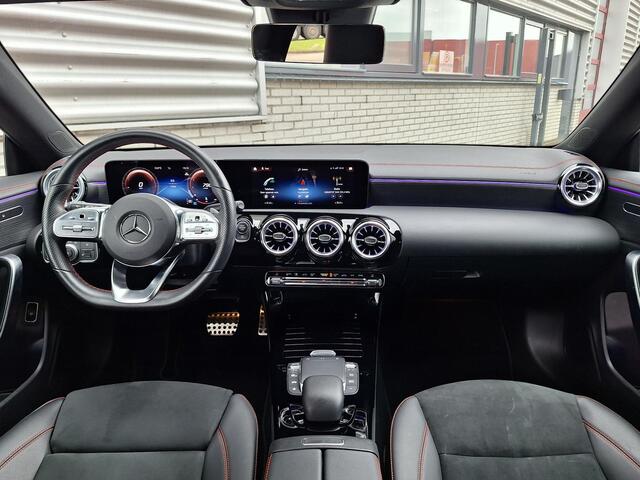 Mercedes-Benz Cla Shooting Brake 180 AMG Line | Night pakket | Achteruitrijcamera | Sfeerverlichting | Stoelverwarming | Dodehoekassistentie | Multibeam LED | Keyless-GO | Elektrische achterklep