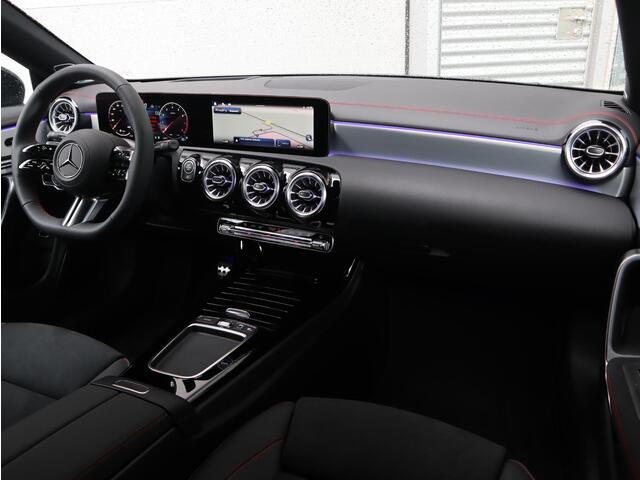 Mercedes-Benz Cla Shooting Brake 180 Business Solution AMG | Panoramadak | Dodehoekassistent | Memory Seats | HUD | Burmester | LED | 360 camera | Automaat