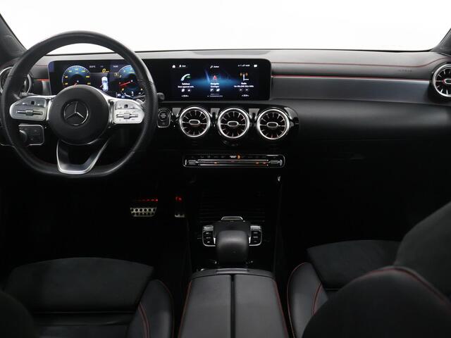 Mercedes-Benz Cla Shooting Brake 220 Premium Plus | AMG | Night | Panoramadak | Memory | Widescreen | Sfeerverlichting |