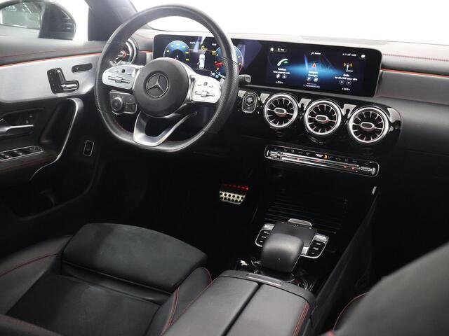 Mercedes-Benz Cla Shooting Brake 220 Premium Plus | AMG | Night | Panoramadak | Memory | Widescreen | Sfeerverlichting |