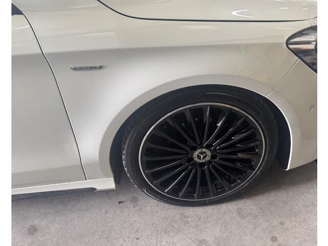 Mercedes-Benz Cla Shooting Brake 200 AMG Edition Panoramadak Camera Navi Keyless SportLeder Nightpakket Led 19"