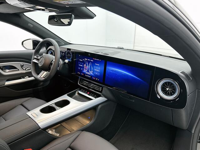 Mercedes-Benz Cla Shooting Brake 200 Business Solution AMG 58 kWh | Premium pakket | Winterpakket | Nightpakket | MBUX Augmented Reality navigatie | Trekhaak | Massagefunctie | URBAN GUARD | Vast panoramadak | MBUX Virtuele Assistant |