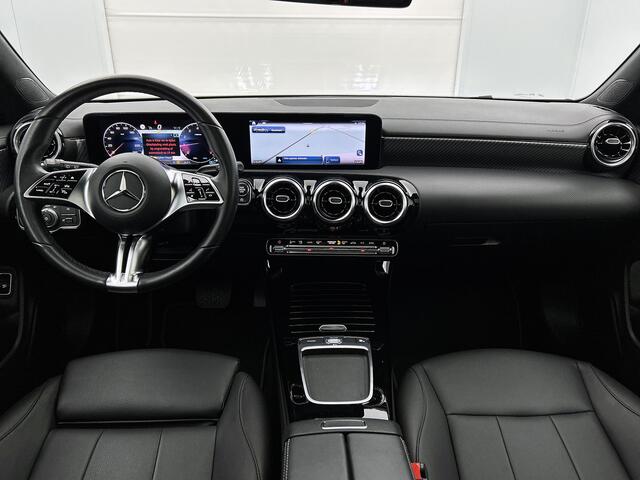 Mercedes-Benz Cla Shooting Brake 180 Luxury Line | Achteruitrijcamera | Lederen bekleding | EASY PACK achterklep | Keyless Entry | Smartphone intergratie | Inclusief 24 maanden MB Certified garantie voor Europa.