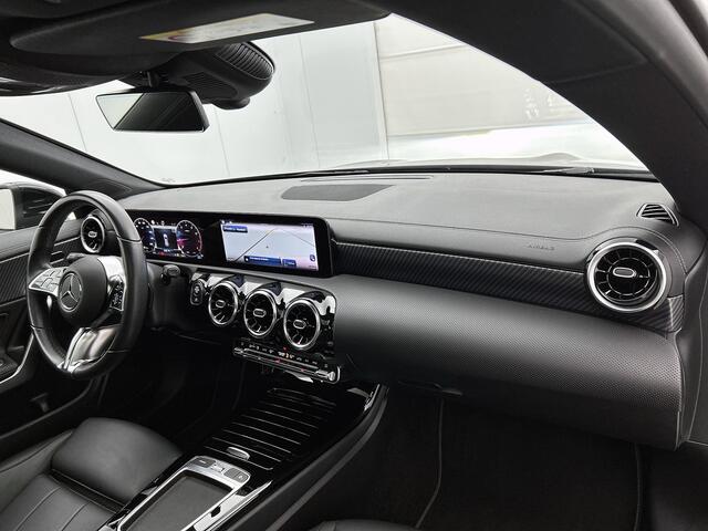Mercedes-Benz Cla Shooting Brake 180 Luxury Line | Achteruitrijcamera | Lederen bekleding | EASY PACK achterklep | Keyless Entry | Smartphone intergratie | Inclusief 24 maanden MB Certified garantie voor Europa.