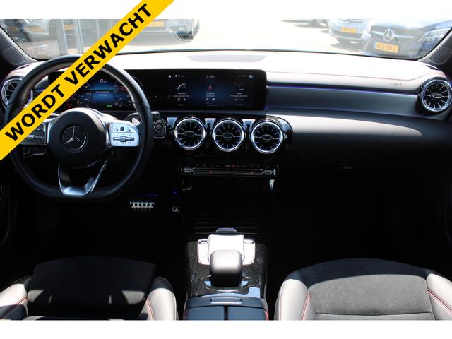 Mercedes-Benz Cla Shooting Brake 250e AUT8 AMG Line PANORAMADAK SFEER CARPLAY KEY-LESS Go 19''